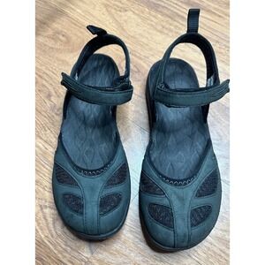 Merrell Women's Performance Footwear Sandals Hiking Outdoors Sz7 Water Shoes